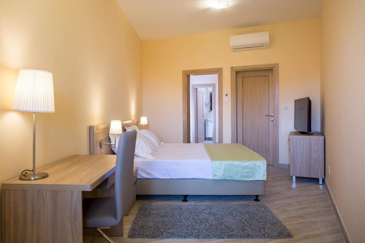 ApartHotel Belvedere Residence Becici Budva Szoba fotó